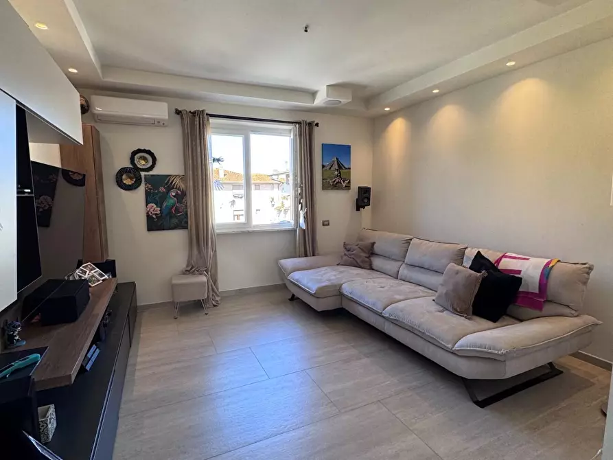 Immagine 1 di Casa semindipendente in vendita  a Massa