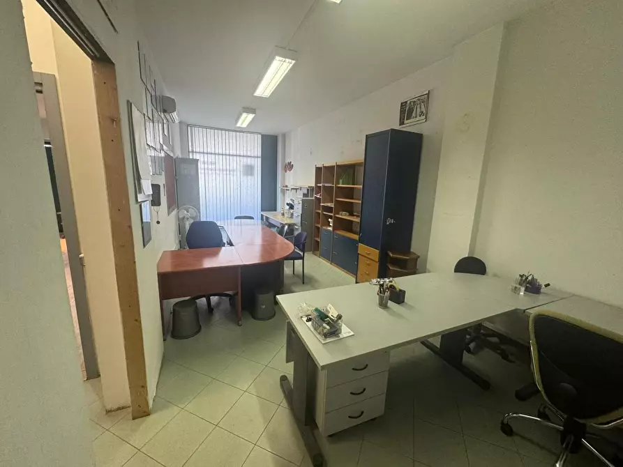 Immagine 4 di Locale commerciale in vendita  a Carrara