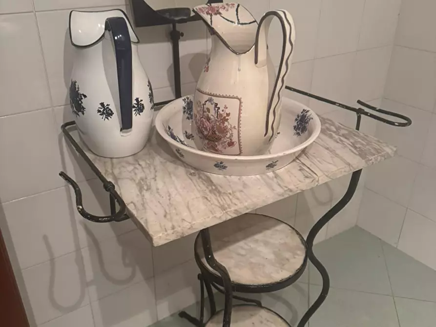 Immagine 11 di Locale commerciale in vendita  a Carrara