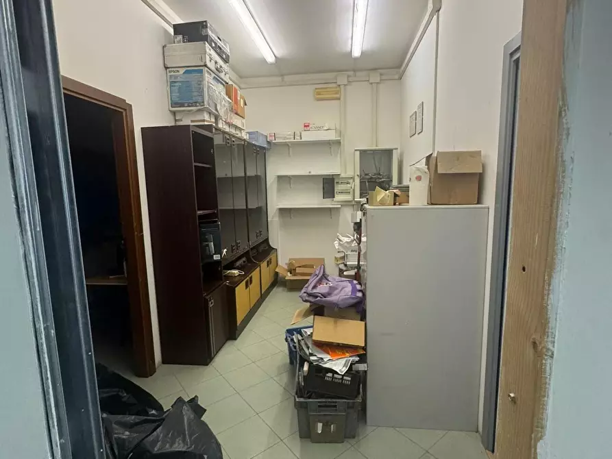 Immagine 5 di Locale commerciale in vendita  a Carrara