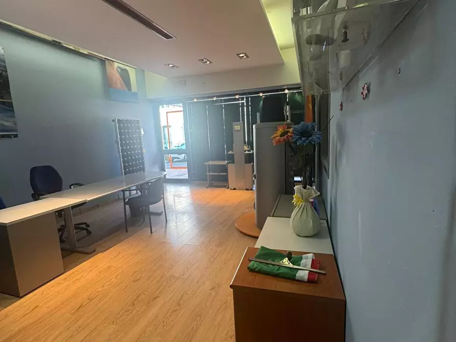 Immagine 12 di Locale commerciale in vendita  a Carrara