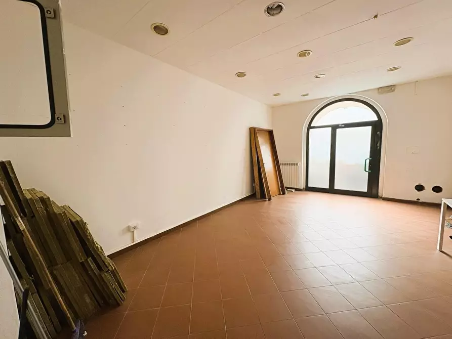 Immagine 7 di Negozio in affitto  a Empoli