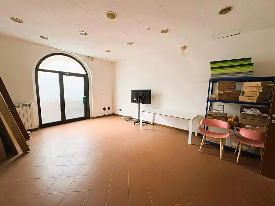 Immagine 17 di Negozio in affitto  a Empoli