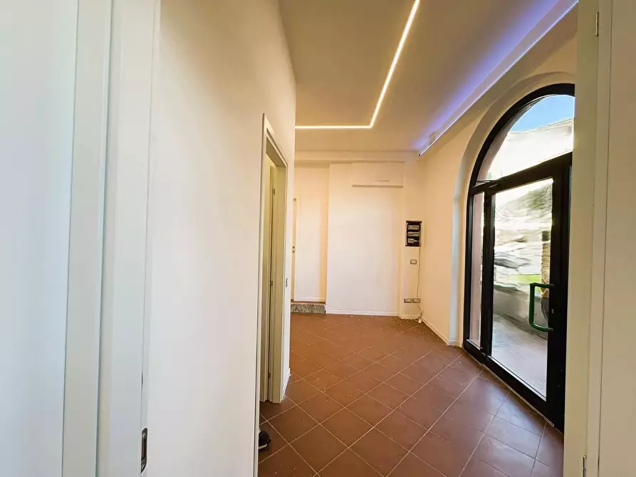 Immagine 15 di Negozio in affitto  a Empoli