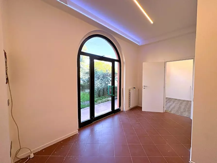 Immagine 23 di Negozio in affitto  a Empoli