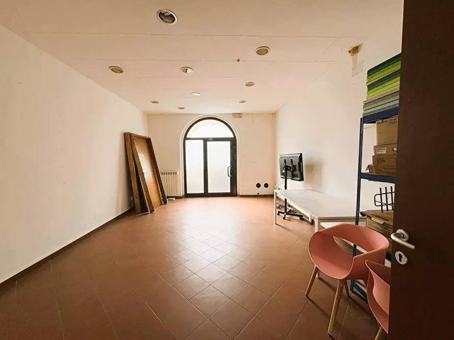 Immagine 4 di Negozio in affitto  a Empoli
