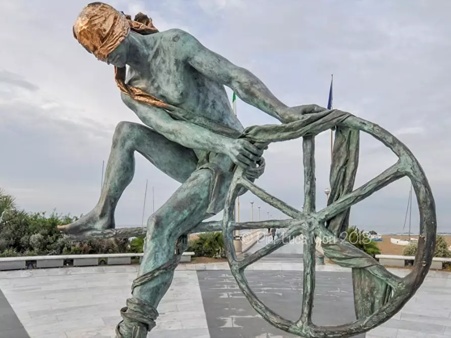 Immagine 18 di Casa indipendente in vendita  a Forte Dei Marmi