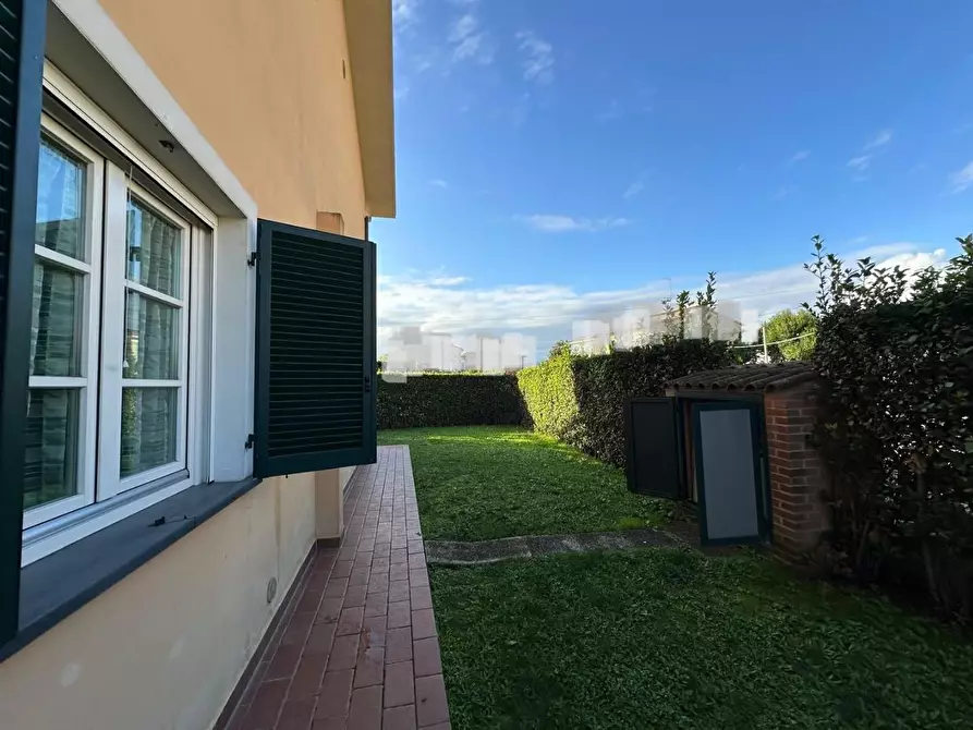 Immagine 17 di Villa in vendita  a Capannori