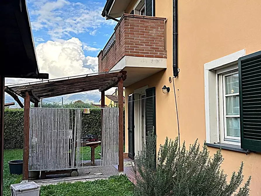 Immagine 52 di Villa in vendita  a Capannori