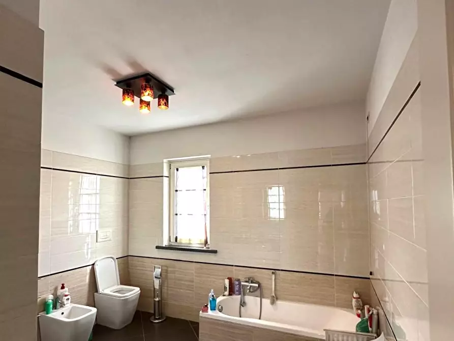 Immagine 29 di Villa in vendita  a Capannori