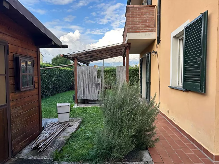 Immagine 51 di Villa in vendita  a Capannori
