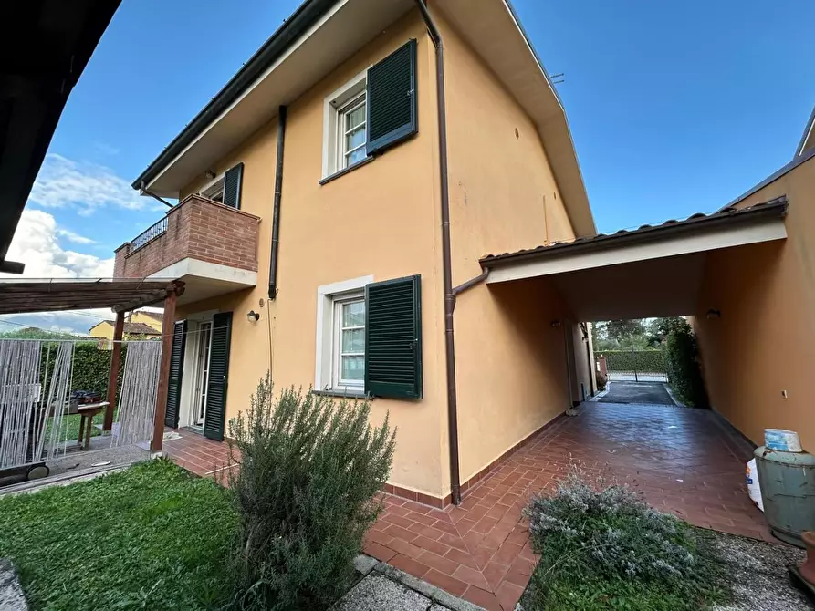 Immagine 53 di Villa in vendita  a Capannori