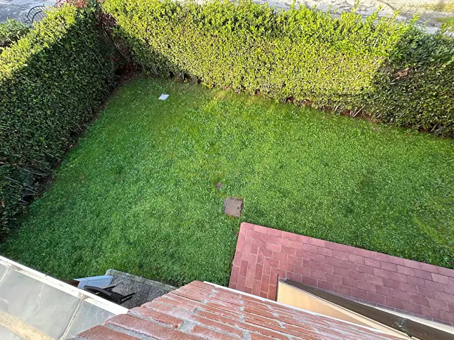 Immagine 40 di Villa in vendita  a Capannori