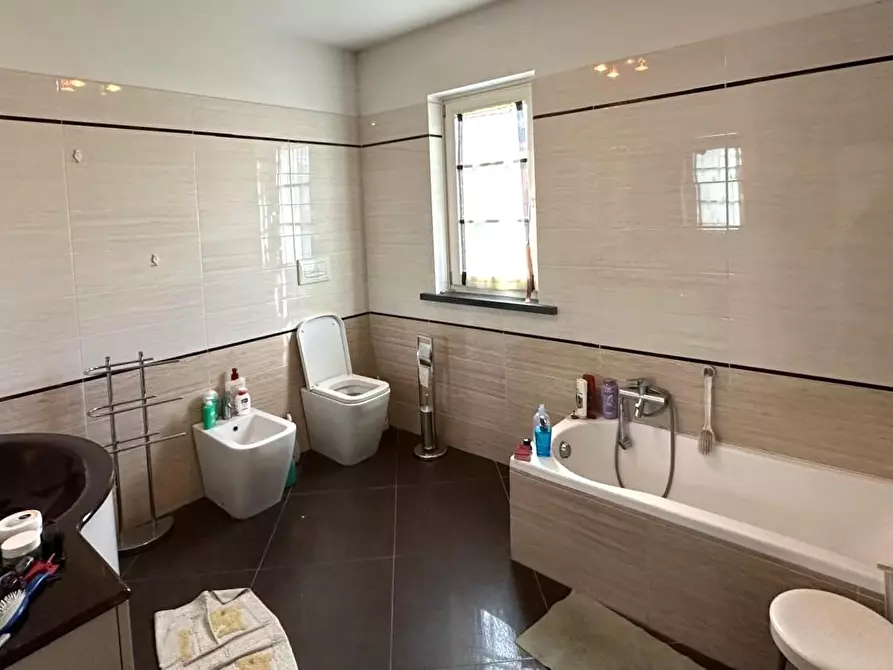 Immagine 30 di Villa in vendita  a Capannori