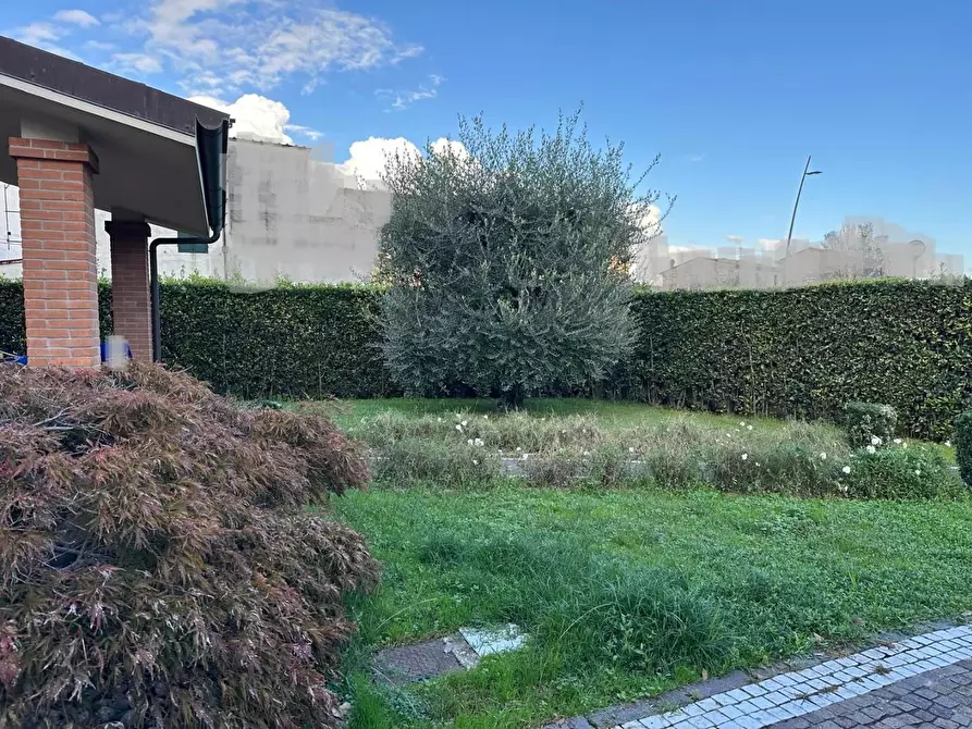 Immagine 55 di Villa in vendita  a Capannori
