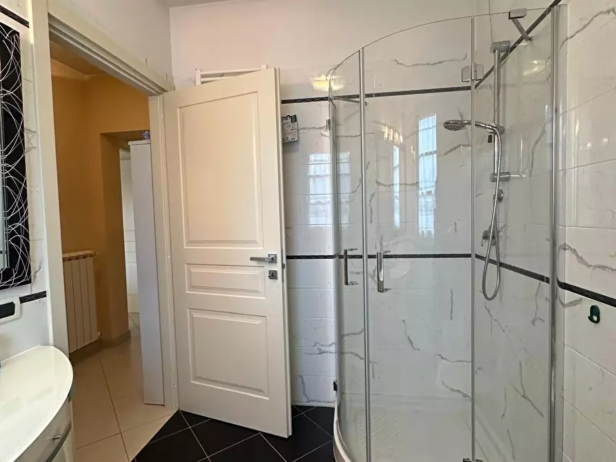 Immagine 20 di Villa in vendita  a Capannori