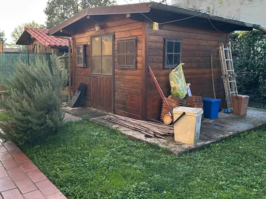 Immagine 12 di Villa in vendita  a Capannori