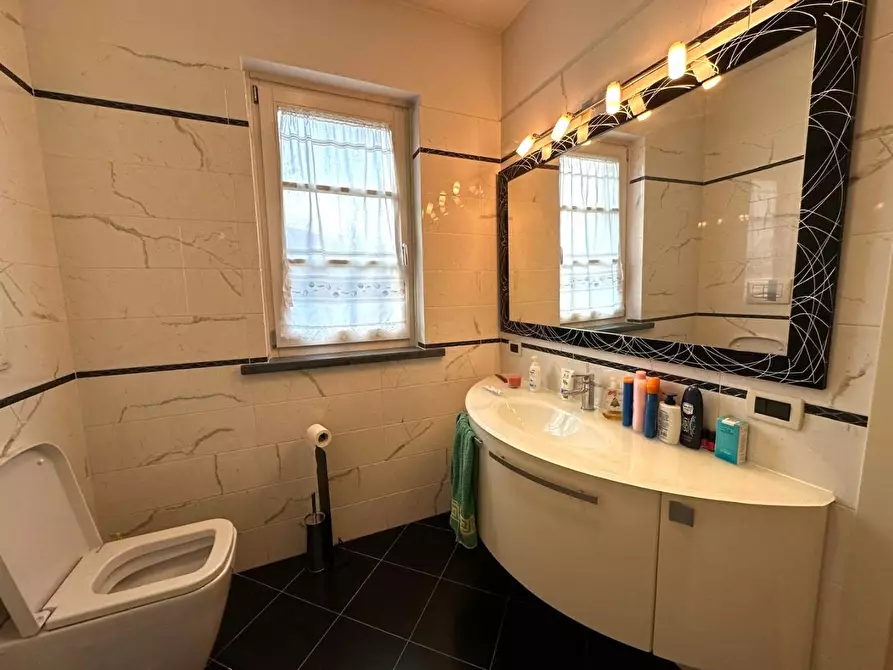 Immagine 22 di Villa in vendita  a Capannori