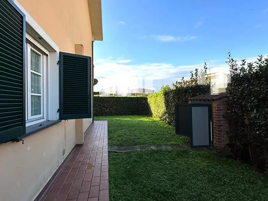 Immagine 16 di Villa in vendita  a Capannori