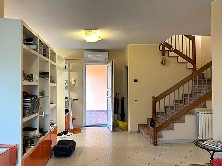 Immagine 2 di Villa in vendita  a Capannori