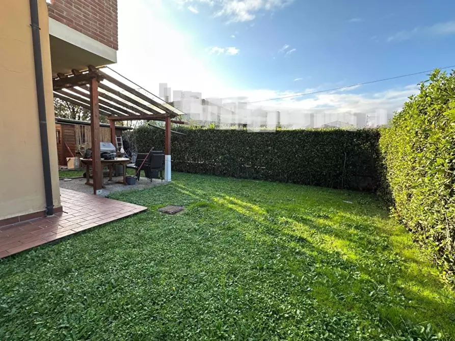 Immagine 14 di Villa in vendita  a Capannori