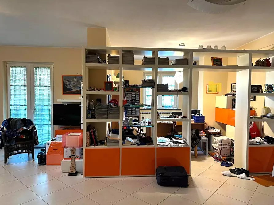 Immagine 8 di Villa in vendita  a Capannori