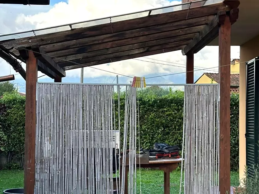 Immagine 50 di Villa in vendita  a Capannori