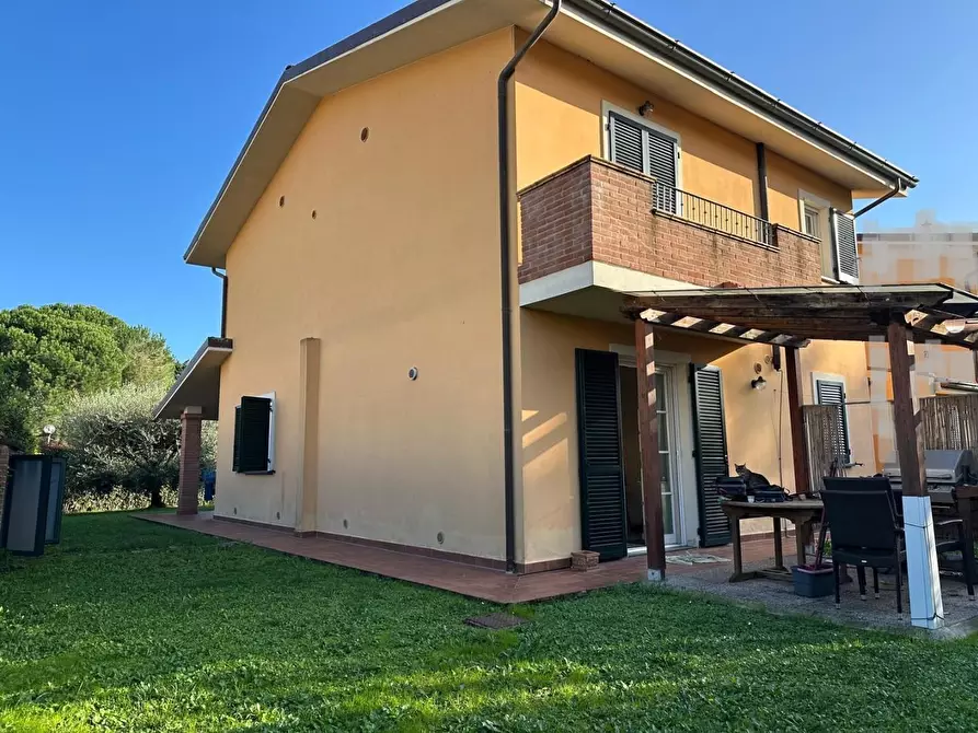 Immagine 18 di Villa in vendita  a Capannori