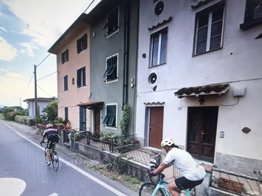 Immagine 2 di Appartamento in vendita  a Lucca