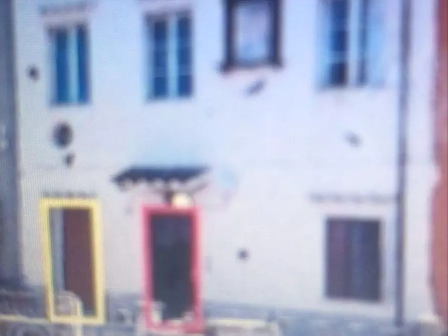 Immagine 3 di Appartamento in vendita  a Lucca