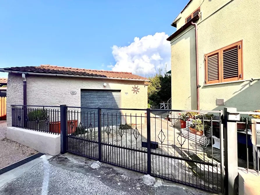 Immagine 26 di Casa semindipendente in vendita  a Seravezza