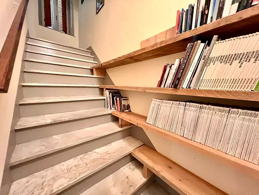 Immagine 8 di Casa semindipendente in vendita  a Seravezza