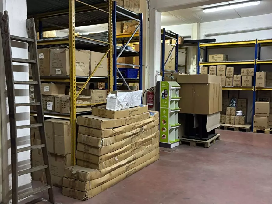 Immagine 23 di Magazzino in affitto  a Roma