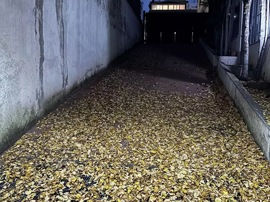 Immagine 26 di Magazzino in affitto  a Roma