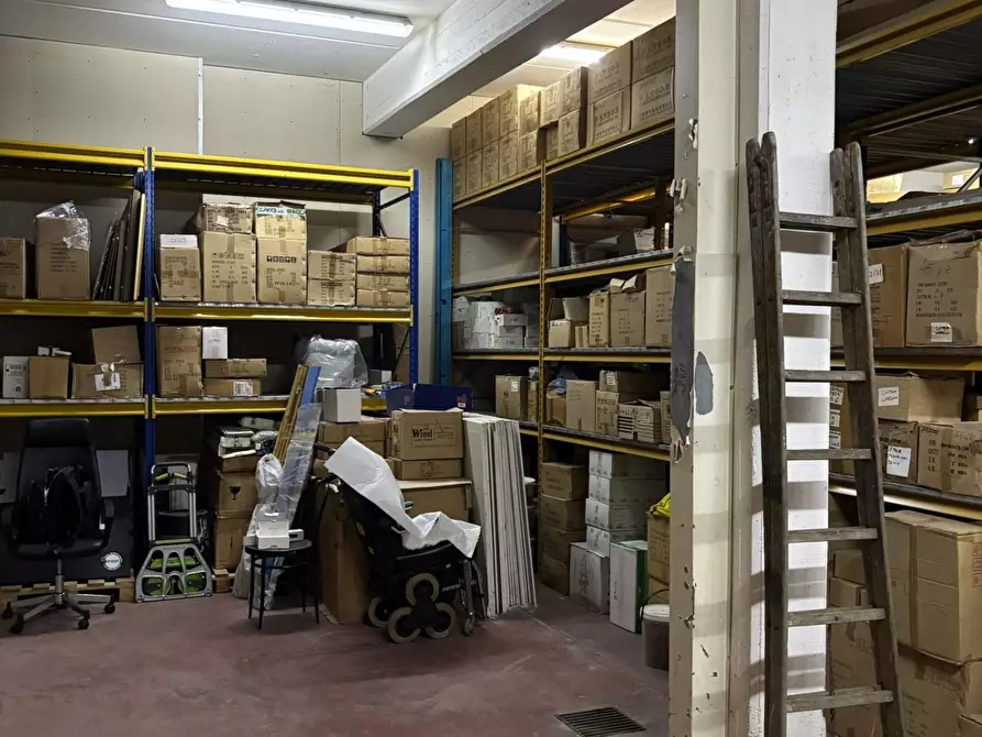 Immagine 27 di Magazzino in affitto  a Roma