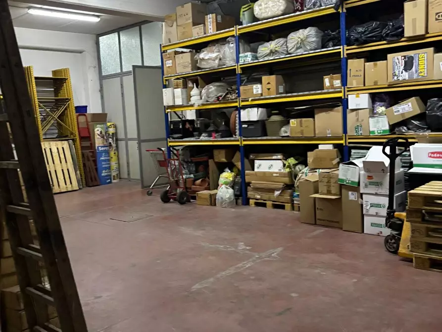 Immagine 25 di Magazzino in affitto  a Roma