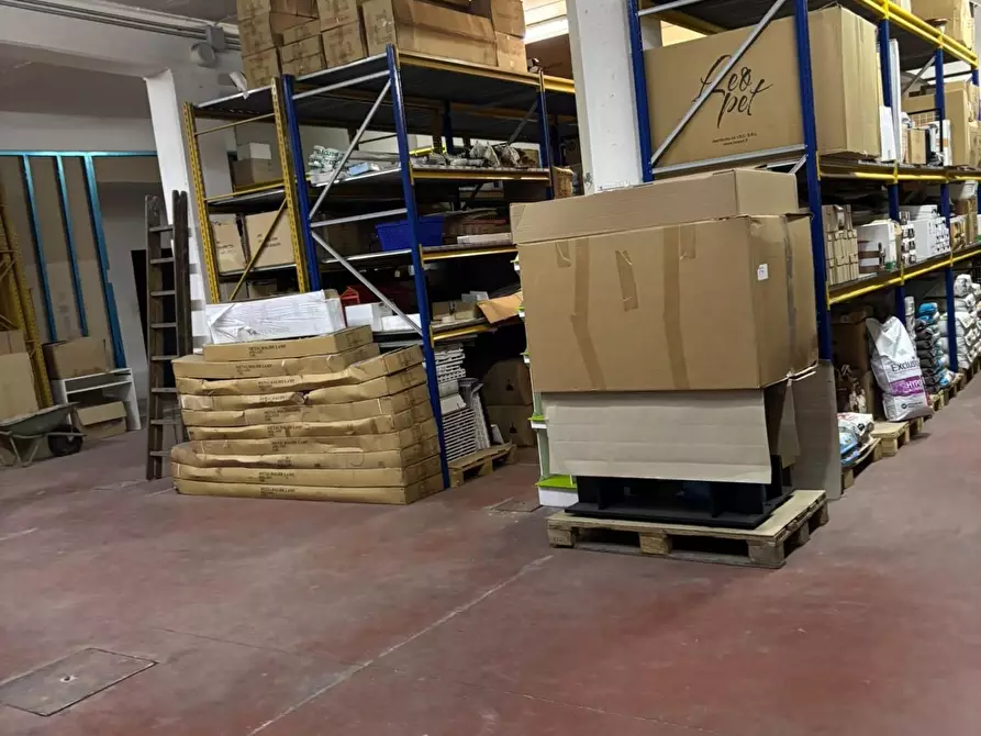 Immagine 22 di Magazzino in affitto  a Roma