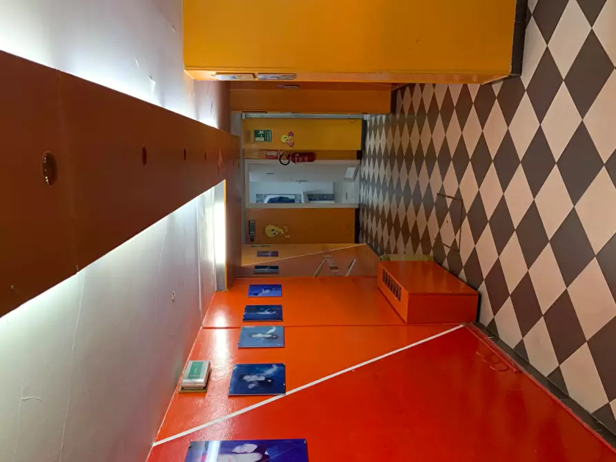 Immagine 3 di Locale commerciale in vendita  a Torino