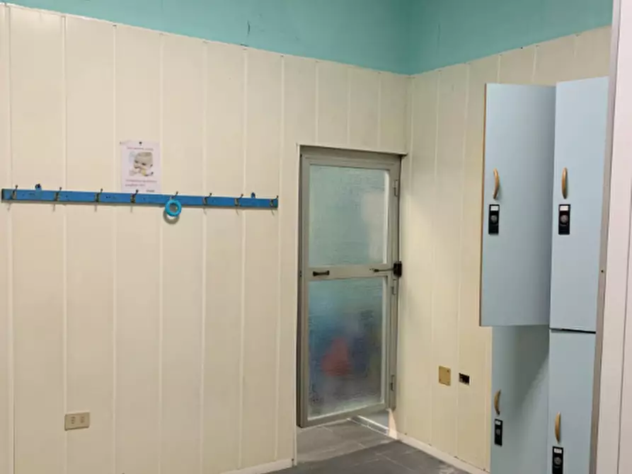 Immagine 13 di Locale commerciale in vendita  a Torino