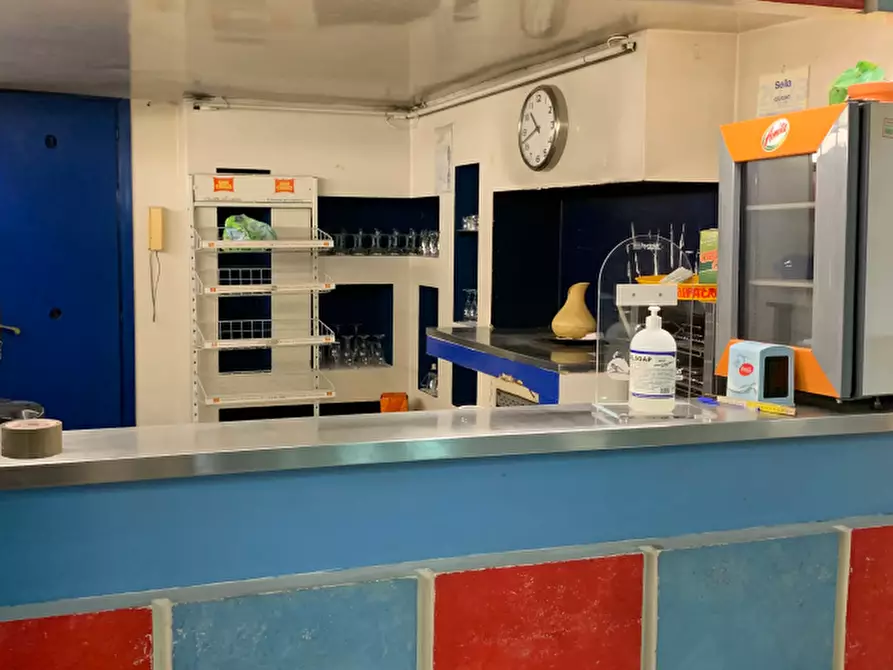 Immagine 2 di Locale commerciale in vendita  a Torino