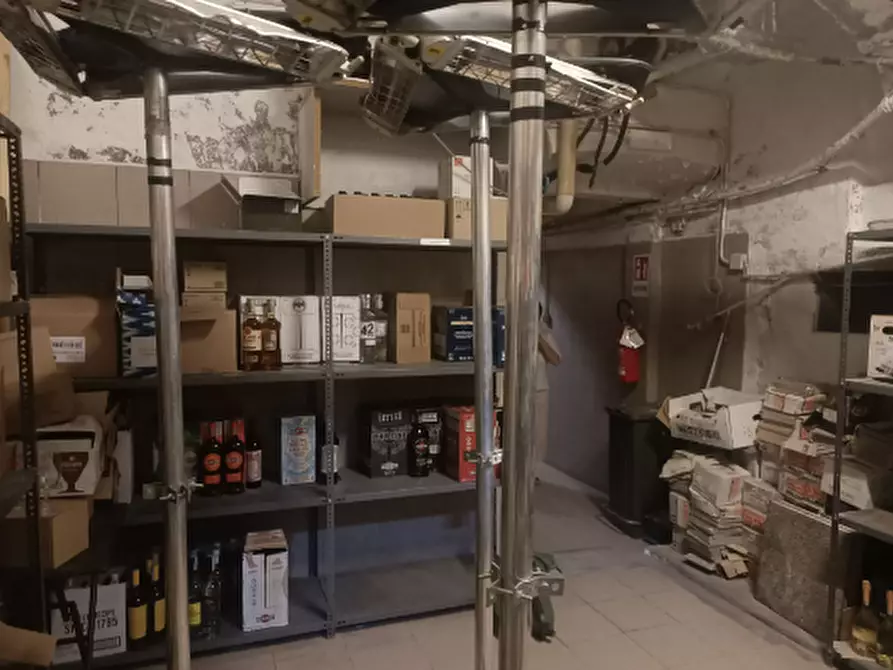 Immagine 22 di Negozio in vendita  a Torino