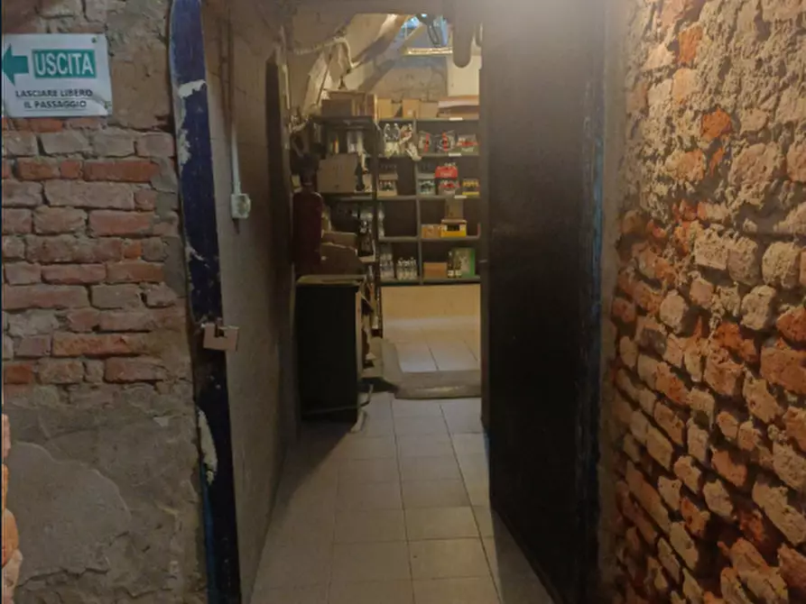 Immagine 24 di Negozio in vendita  a Torino