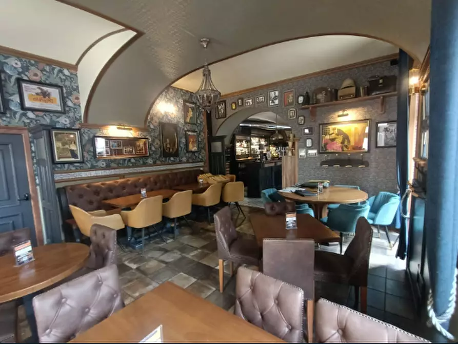 Immagine 5 di Negozio in vendita  a Torino