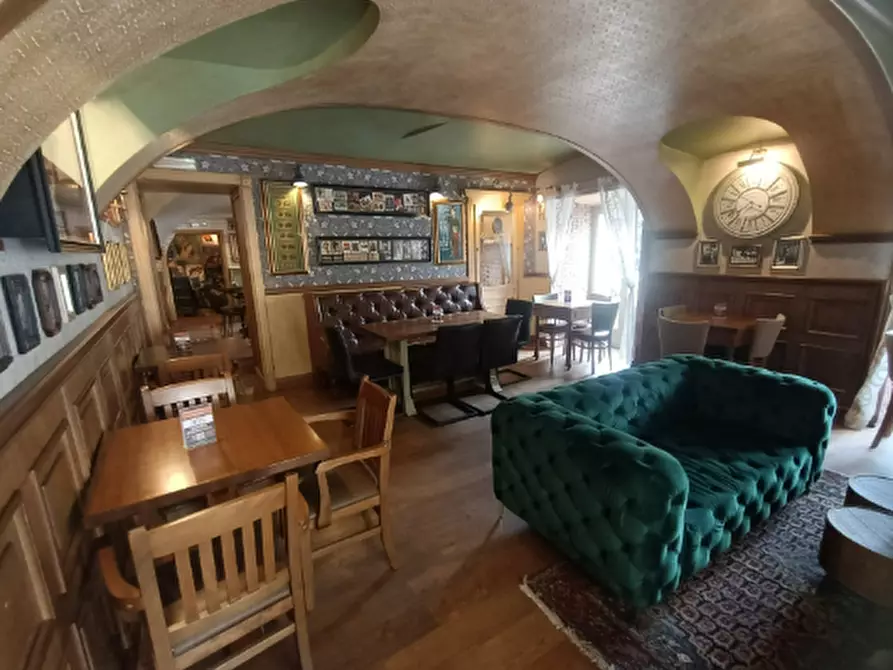 Immagine 18 di Negozio in vendita  a Torino