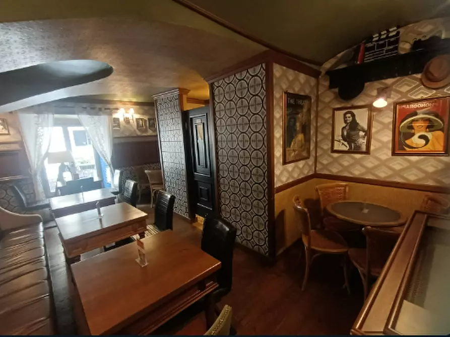 Immagine 15 di Negozio in vendita  a Torino