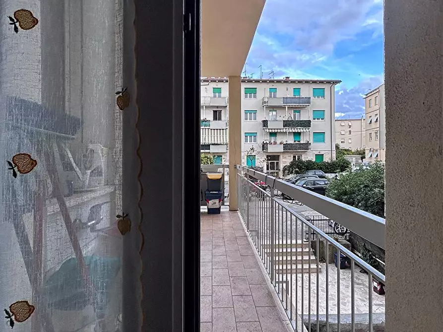 Immagine 10 di Appartamento in vendita  a Livorno