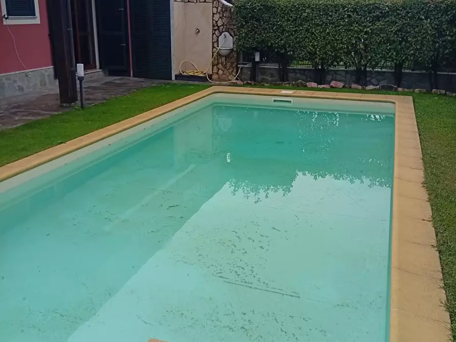 Immagine 16 di Villetta a schiera in vendita  a Carrara