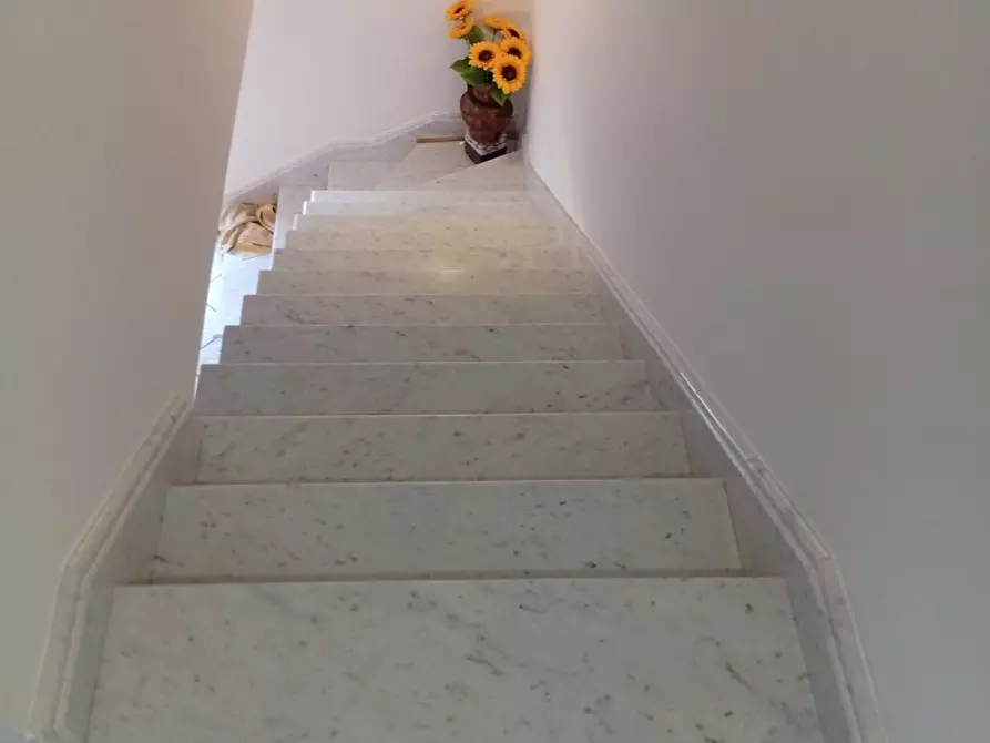 Immagine 6 di Villetta a schiera in vendita  a Carrara