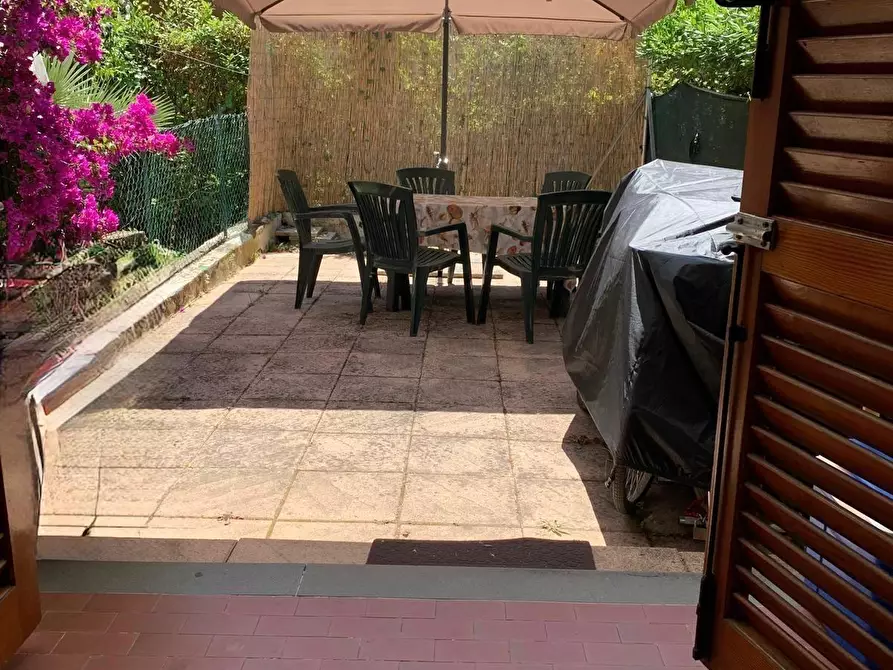 Immagine 1 di Appartamento in vendita  a Massa