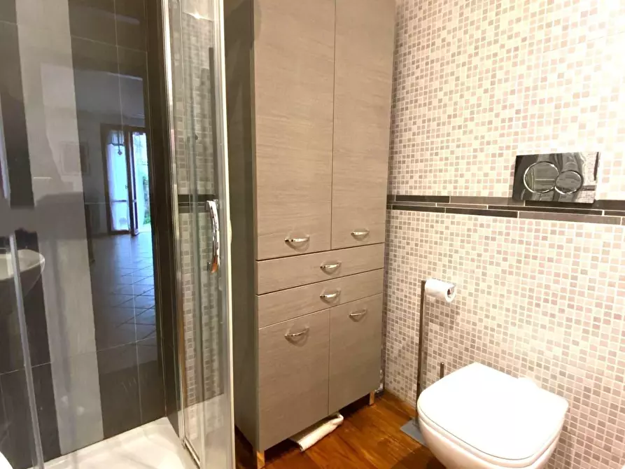 Immagine 11 di Appartamento in vendita  a Massa